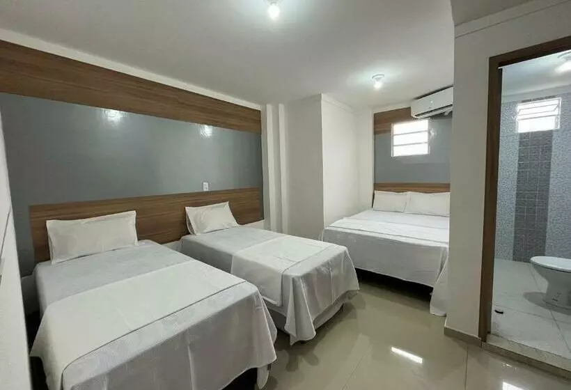 Hotelli Pinheiro Center