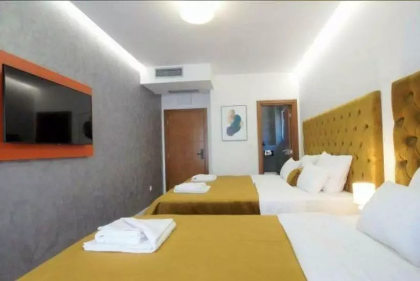 پانسیون Lolo Luxury Rooms & Suites