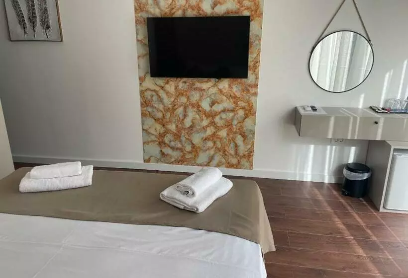 پانسیون Lolo Luxury Rooms & Suites