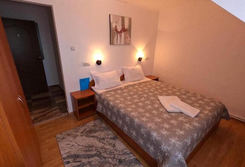 پانسیون Casa Carol