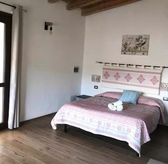 ペンション La Fragola In Campagna 6 K M Da San Pantaleo