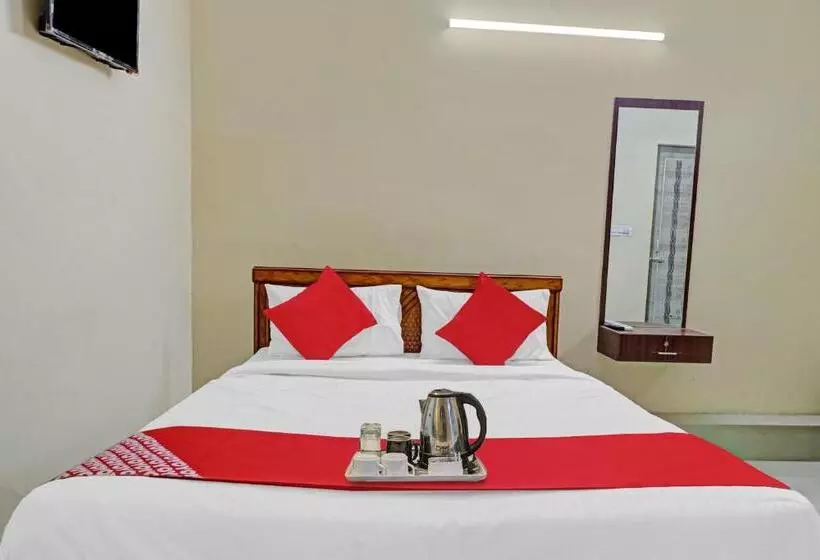 Hotelli Oyo 88893 Lakshmi Sri Deluxe Boarding & Lodgeing