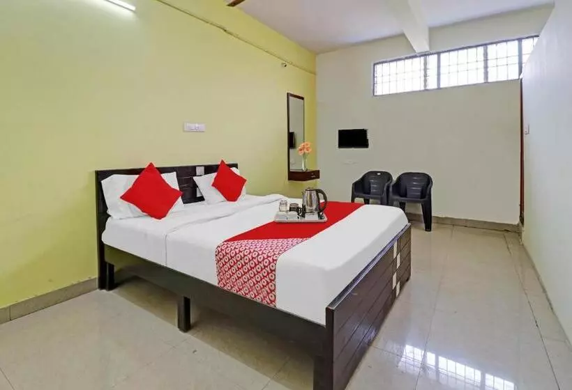 Hotelli Oyo 88893 Lakshmi Sri Deluxe Boarding & Lodgeing