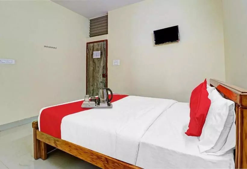 Hotelli Oyo 88893 Lakshmi Sri Deluxe Boarding & Lodgeing