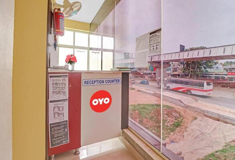 호텔 Oyo 88893 Lakshmi Sri Deluxe Boarding & Lodgeing