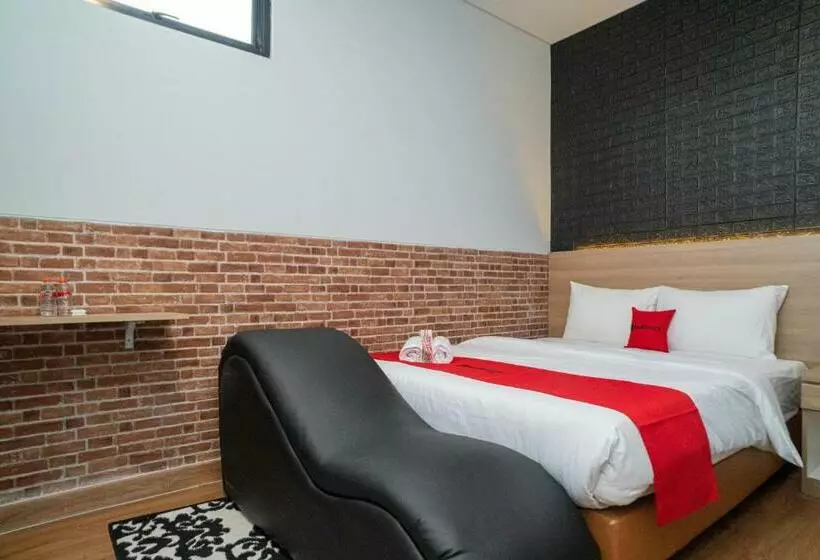 Hotelli Reddoorz At Golden Averis Cibuluh Bogor