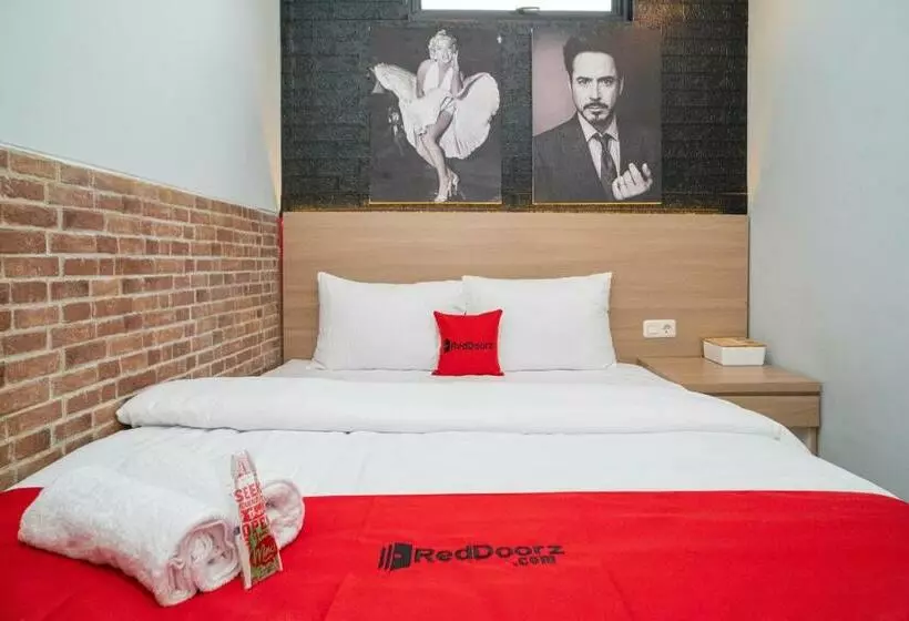 Hotelli Reddoorz At Golden Averis Cibuluh Bogor