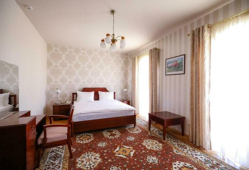 Latar Hotel Yerevan