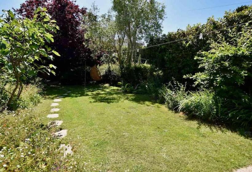 Arden Villa, Sleeps 8, Moments From The Golden Sandy Beach Of Ryde