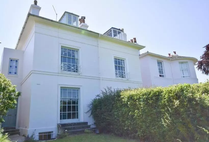 Arden Villa, Sleeps 8, Moments From The Golden Sandy Beach Of Ryde