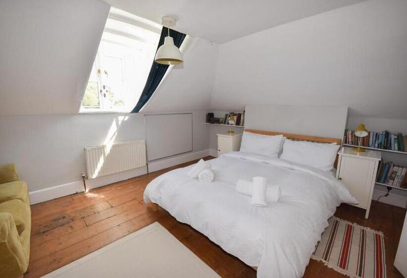 Arden Villa, Sleeps 8, Moments From The Golden Sandy Beach Of Ryde