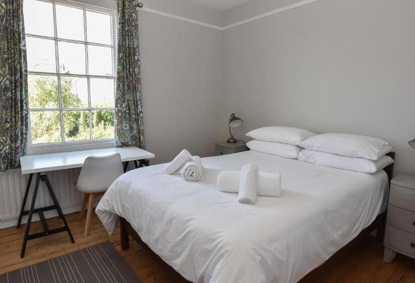 Arden Villa, Sleeps 8, Moments From The Golden Sandy Beach Of Ryde