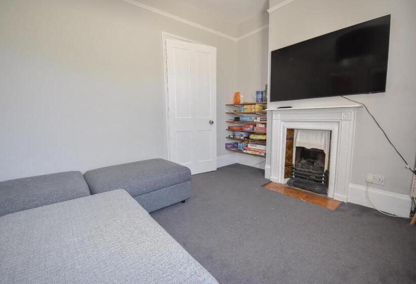 Arden Villa, Sleeps 8, Moments From The Golden Sandy Beach Of Ryde