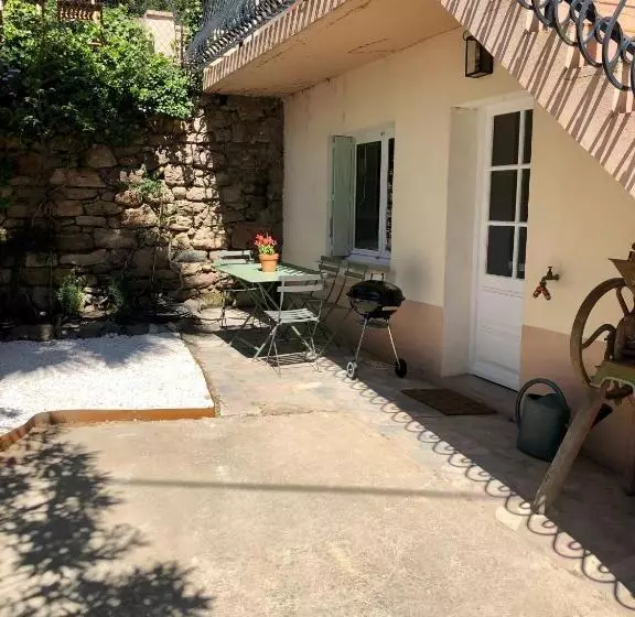 Gîte Le Palmier   Perfectly Located Cosy Studio With Private Garden