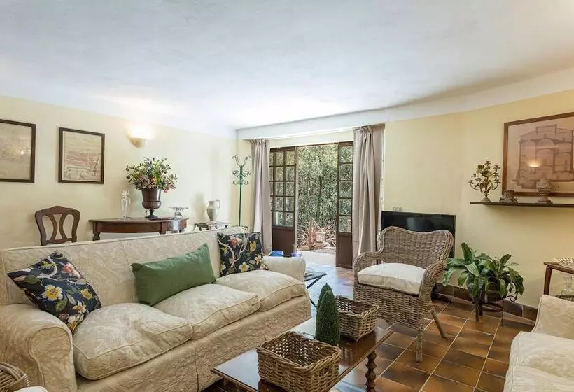 Villa Rinaldi 6, Emma Villas