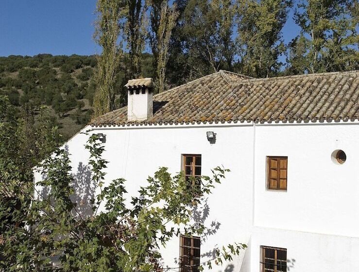 Albergue Inturjoven El Bosque Hostel