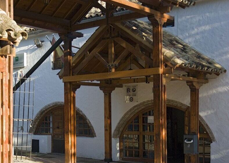 Albergue Inturjoven El Bosque Hostel