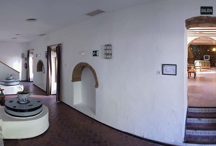 Albergue Inturjoven El Bosque Hostel