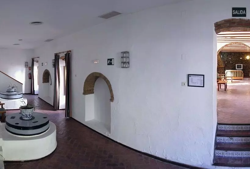 Albergue Inturjoven El Bosque   Hostel