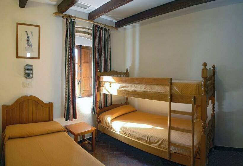 Albergue Inturjoven El Bosque Hostel