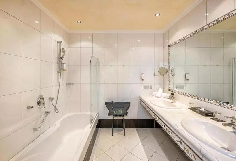 ホテル Alpin Life Resort Lürzerhof