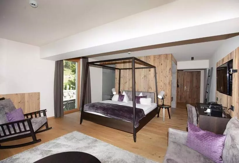 ホテル Alpin Life Resort Lürzerhof