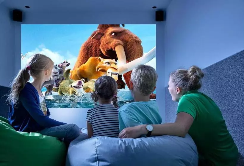 ホテル Alpin Life Resort Lürzerhof