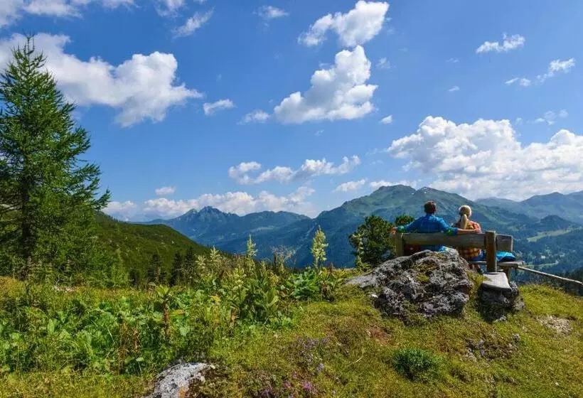 ホテル Alpin Life Resort Lürzerhof