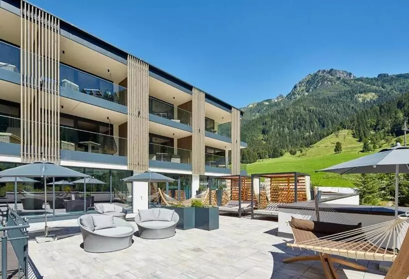 ホテル Alpin Life Resort Lürzerhof