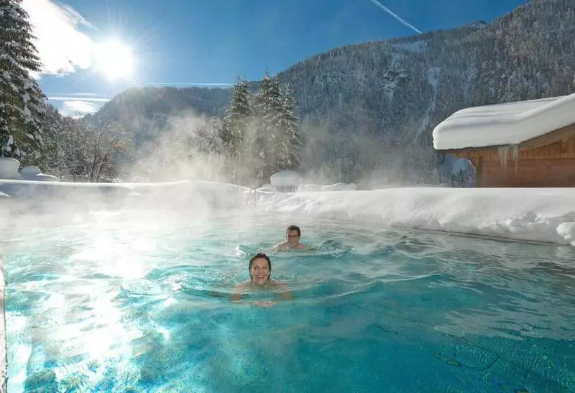 ホテル Alpin Life Resort Lürzerhof