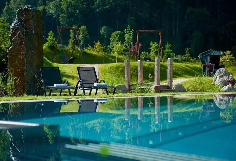 ホテル Alpin Life Resort Lürzerhof