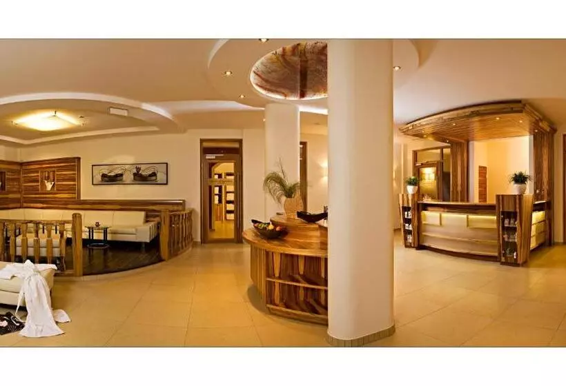 ホテル Alpin Life Resort Lürzerhof