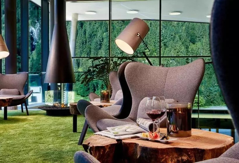 ホテル Alpin Life Resort Lürzerhof