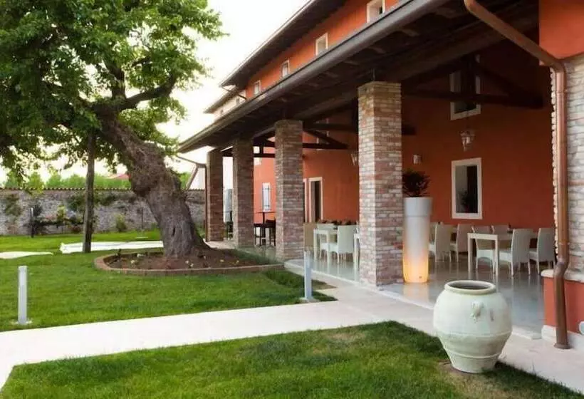 هتل Antico Borgo Torricella