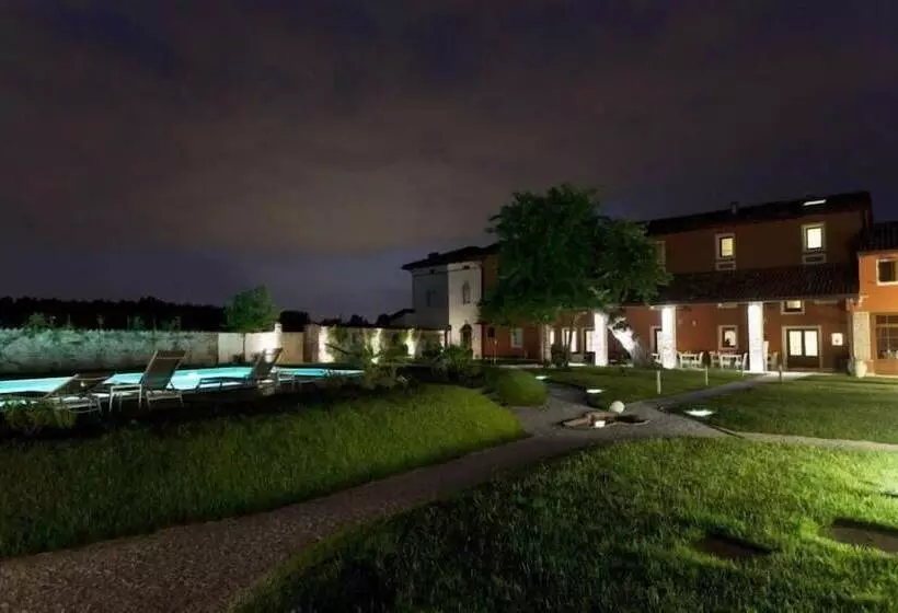 هتل Antico Borgo Torricella