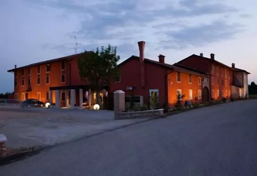 هتل Antico Borgo Torricella