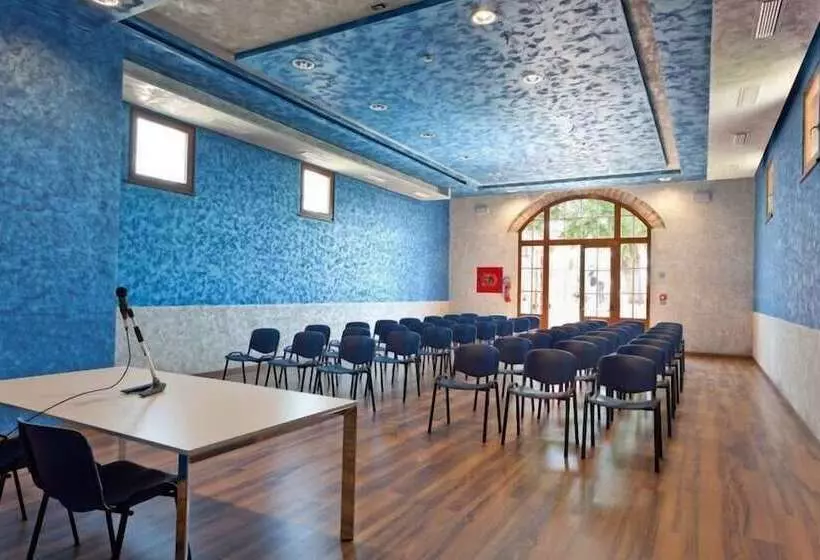 هتل Antico Borgo Torricella