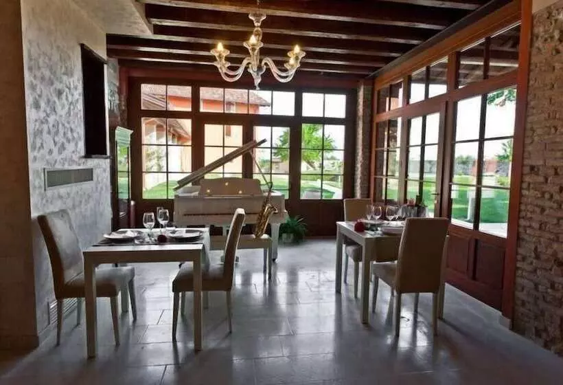 هتل Antico Borgo Torricella