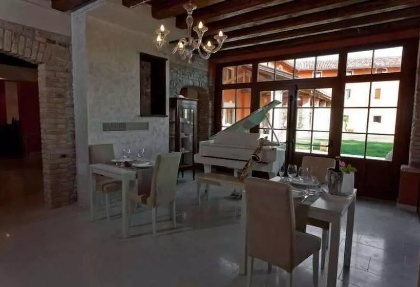 هتل Antico Borgo Torricella