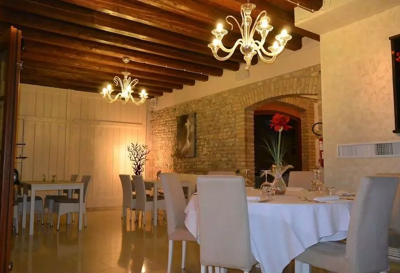 هتل Antico Borgo Torricella