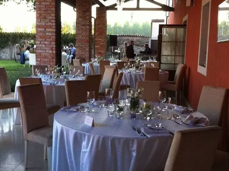 هتل Antico Borgo Torricella