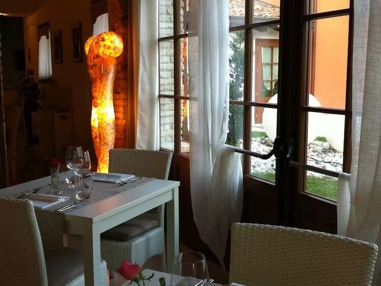 هتل Antico Borgo Torricella