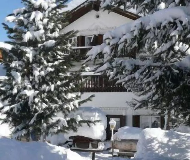 هتل Restorant Engiadina Ftan