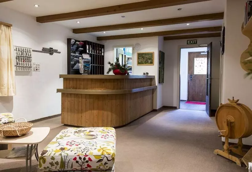 هتل Restorant Engiadina Ftan