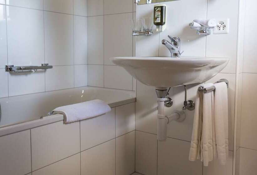 בית מלון כפרי Restorant Engiadina Ftan