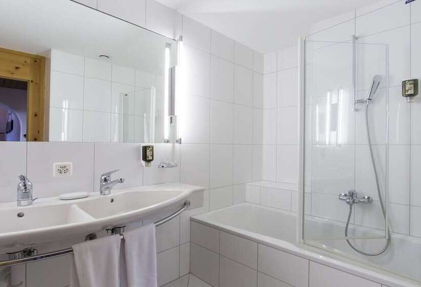 בית מלון כפרי Restorant Engiadina Ftan