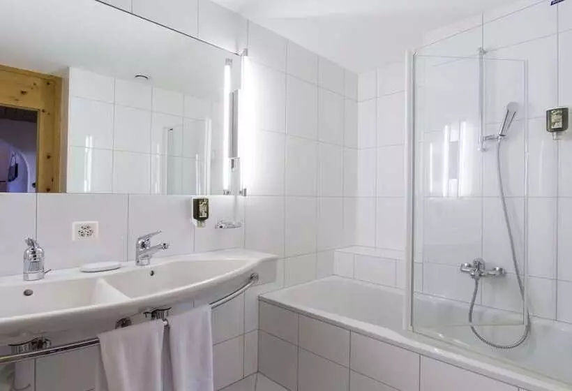 هتل Restorant Engiadina Ftan