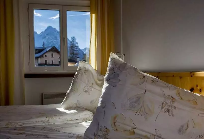 هتل Restorant Engiadina Ftan