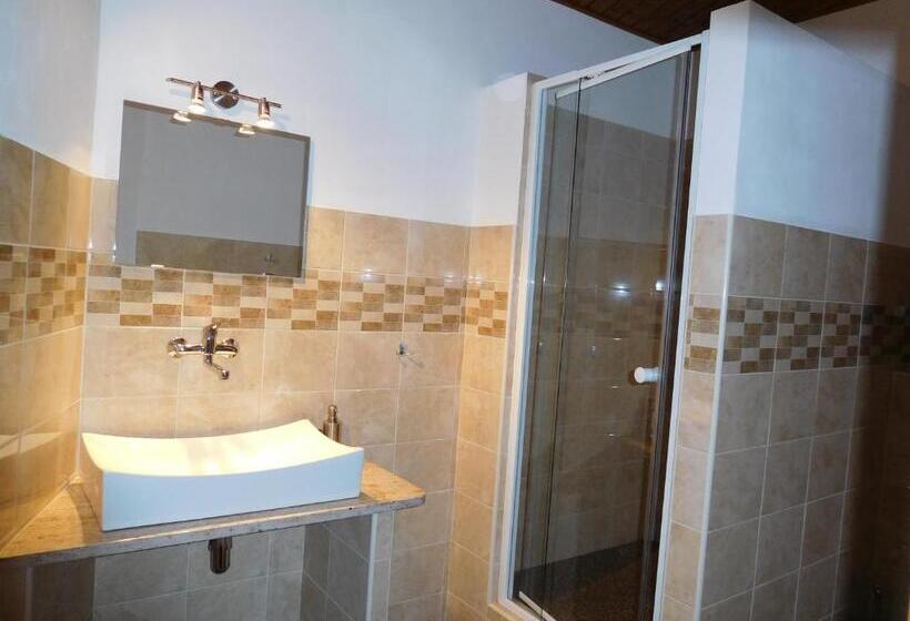 בית מלון כפרי V Nebi