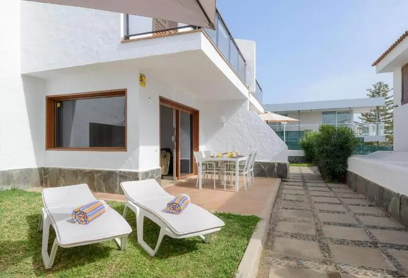 Bonito Bungalow Con Piscina Junto A La Playa